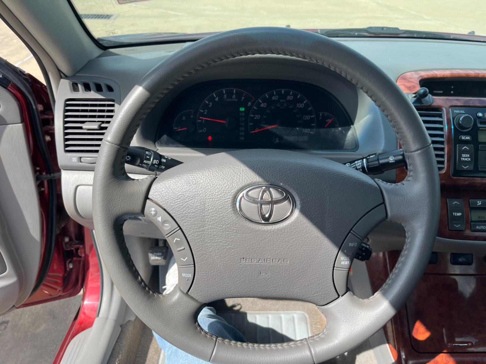 2006 red /TAN Toyota Camry LE V6 (4T1BF30KX6U) with an 3.0L V6 DOHC 24V engine, 5-Speed Automatic Overdrive transmission, located at 14700 Tomball Parkway 249, Houston, TX, 77086, (281) 444-2200, 29.928619, -95.504074 - Photo #14